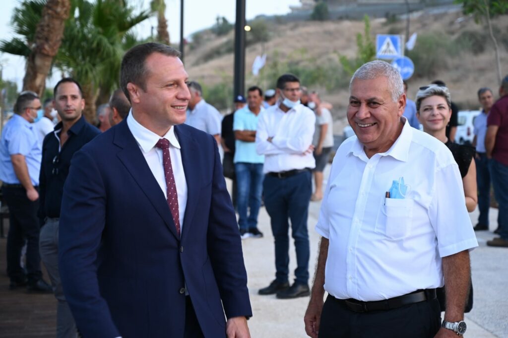 תמונה מחנוכת הבית הדקל